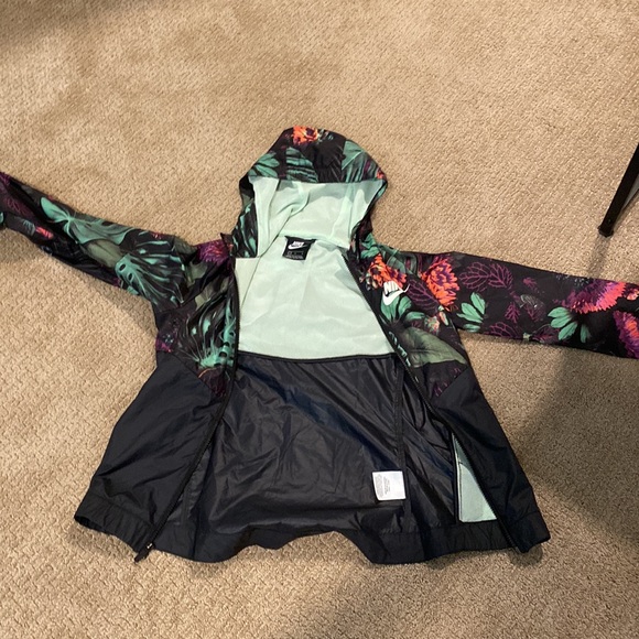 Floral Nike Windbreaker - Picture 4 of 4